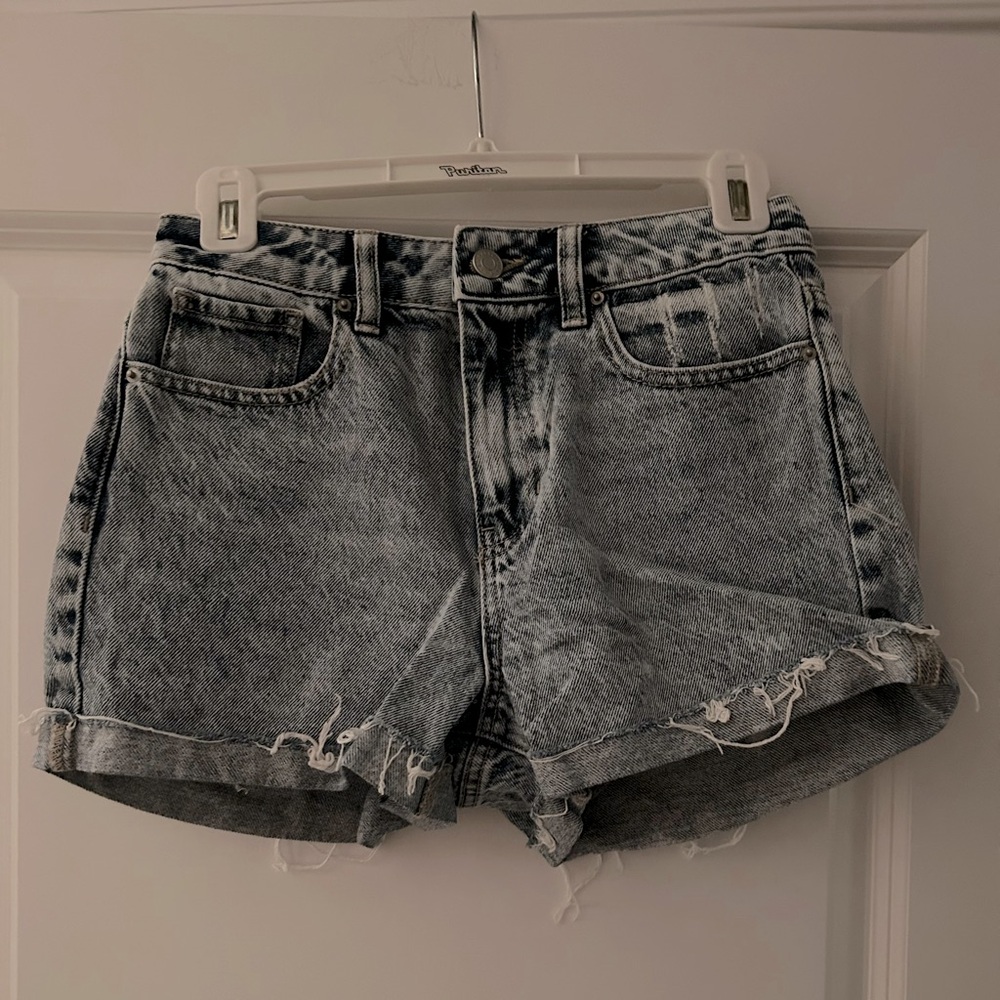 PacSun Stretch Indigo Roll Cuff Denim Mom Shorts. Size 25. Like new.